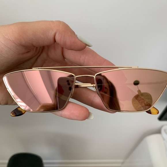 TRENDY ROSE GOLD REFLECTING SUNGLASSES - Picture 2 of 4